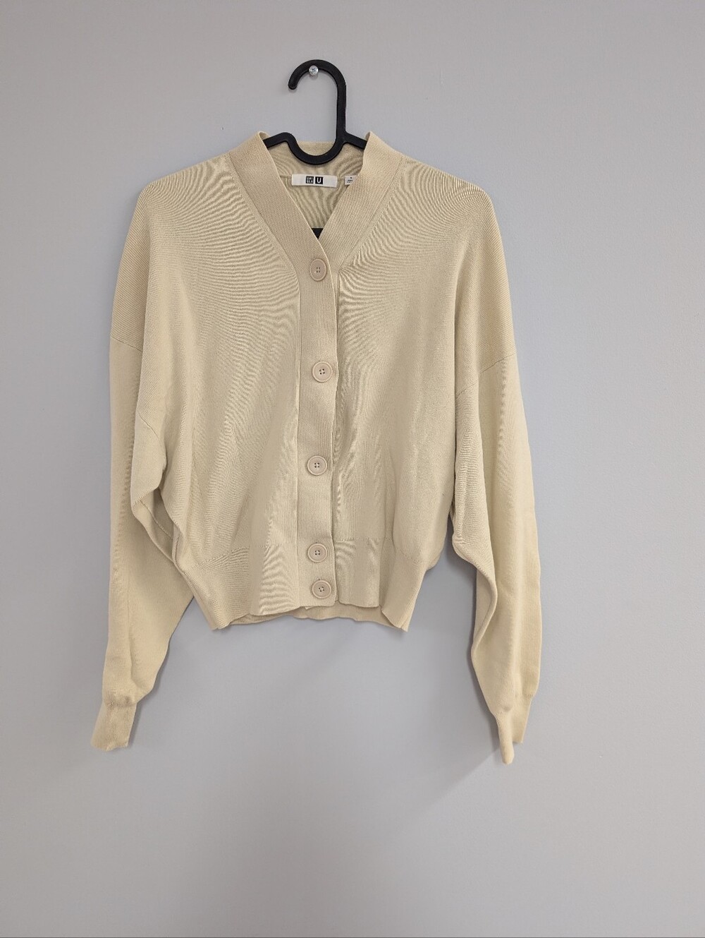 Uniqlo Cream Button-Front V-Neck Cardigan Japan Size M (Fits like US S)